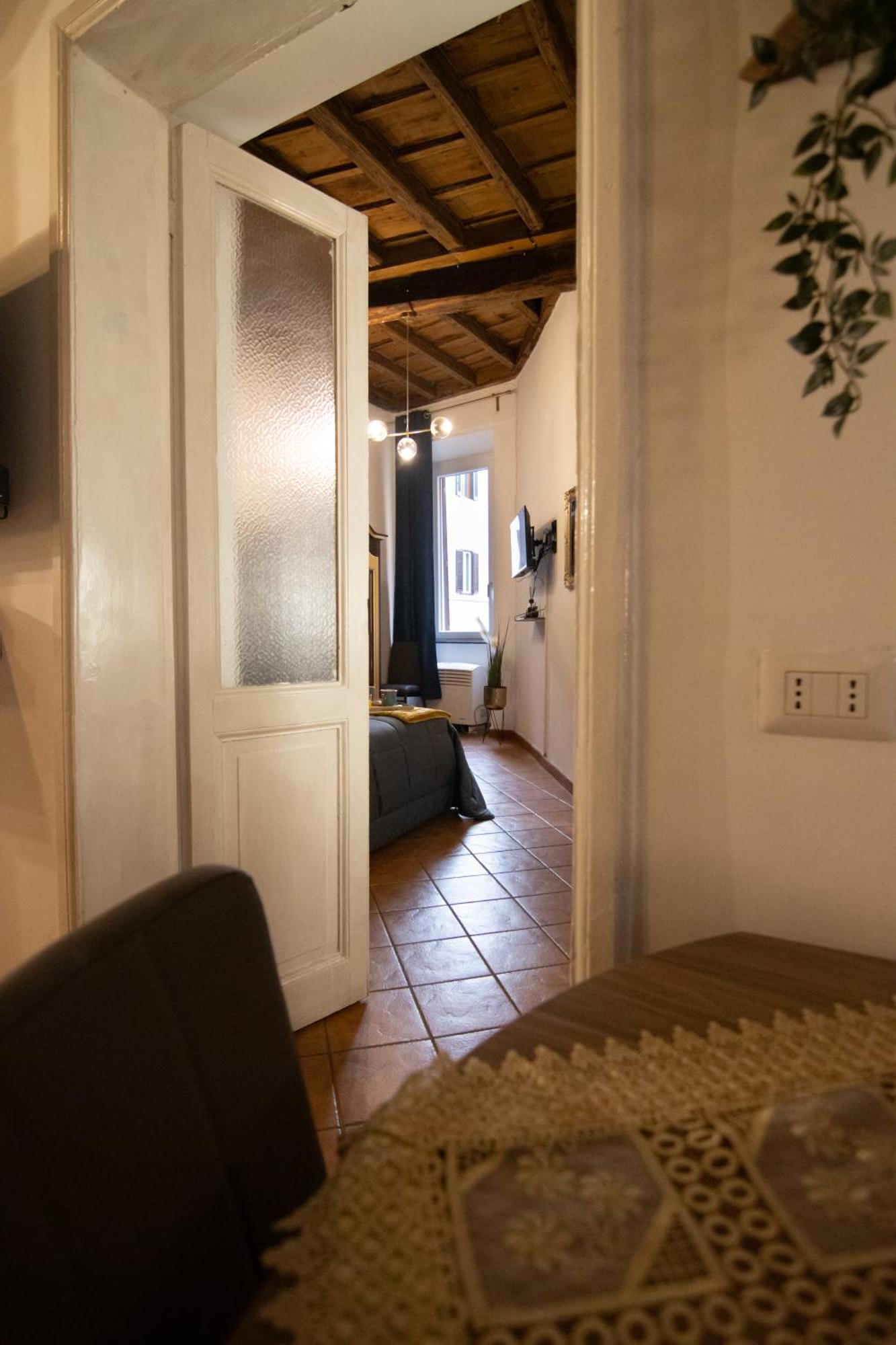 Apartment Crezy House Trilussa *