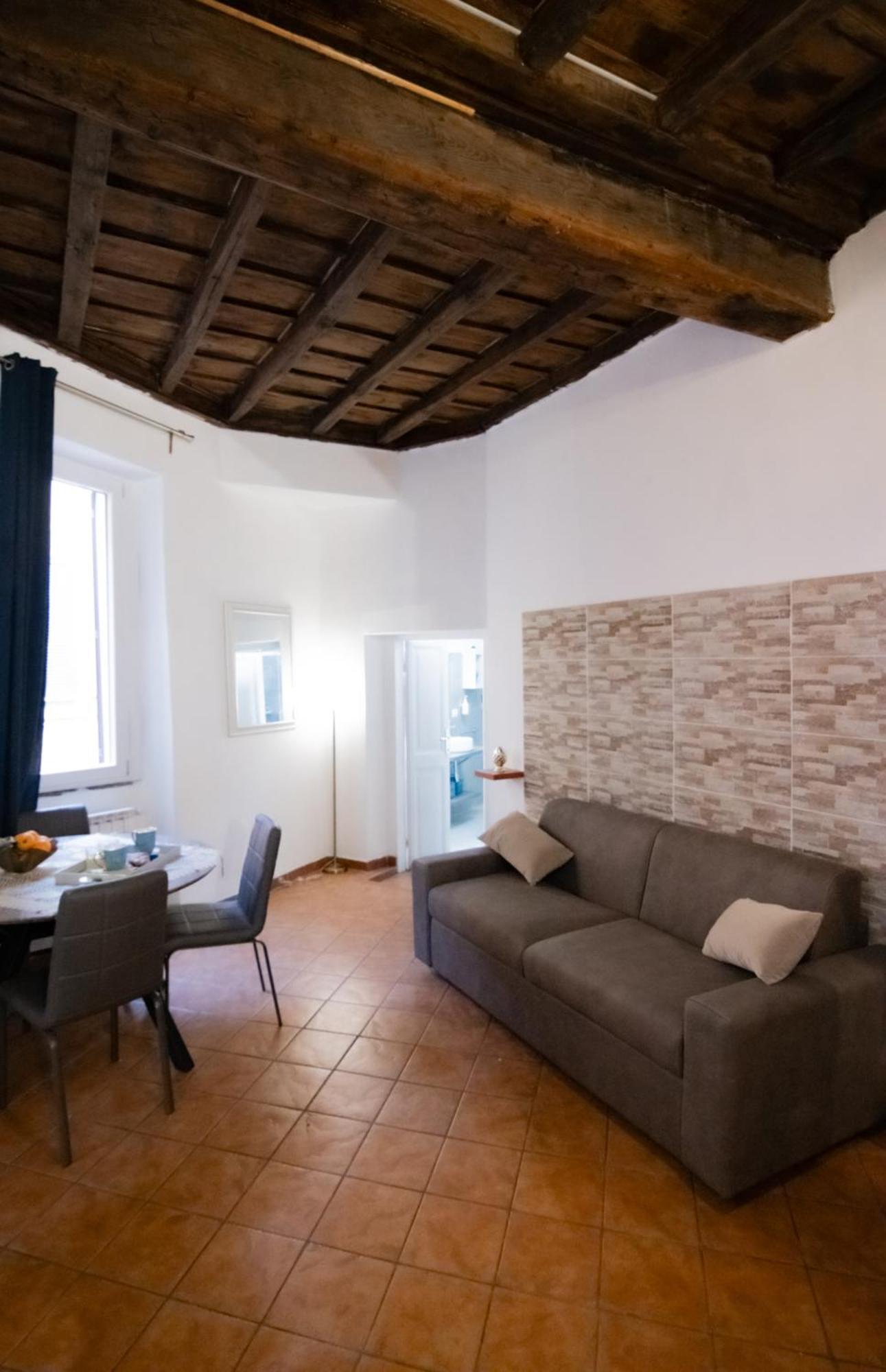 Apartment Crezy House Trilussa *